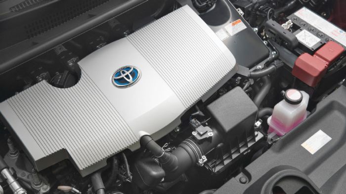 Με συνδυαστική ισχύ 122 ίππων, το υβριδικό σύστημα κινεί άνετα το αμάξωμα του Prius, ενώ του προσδίδει κατανάλωση 3,0 λτ./100 χλμ. και εκπομπές CO2 στα 70 γρ./χλμ.